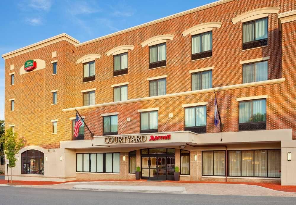 Hotel Courtyard Historic District 3*