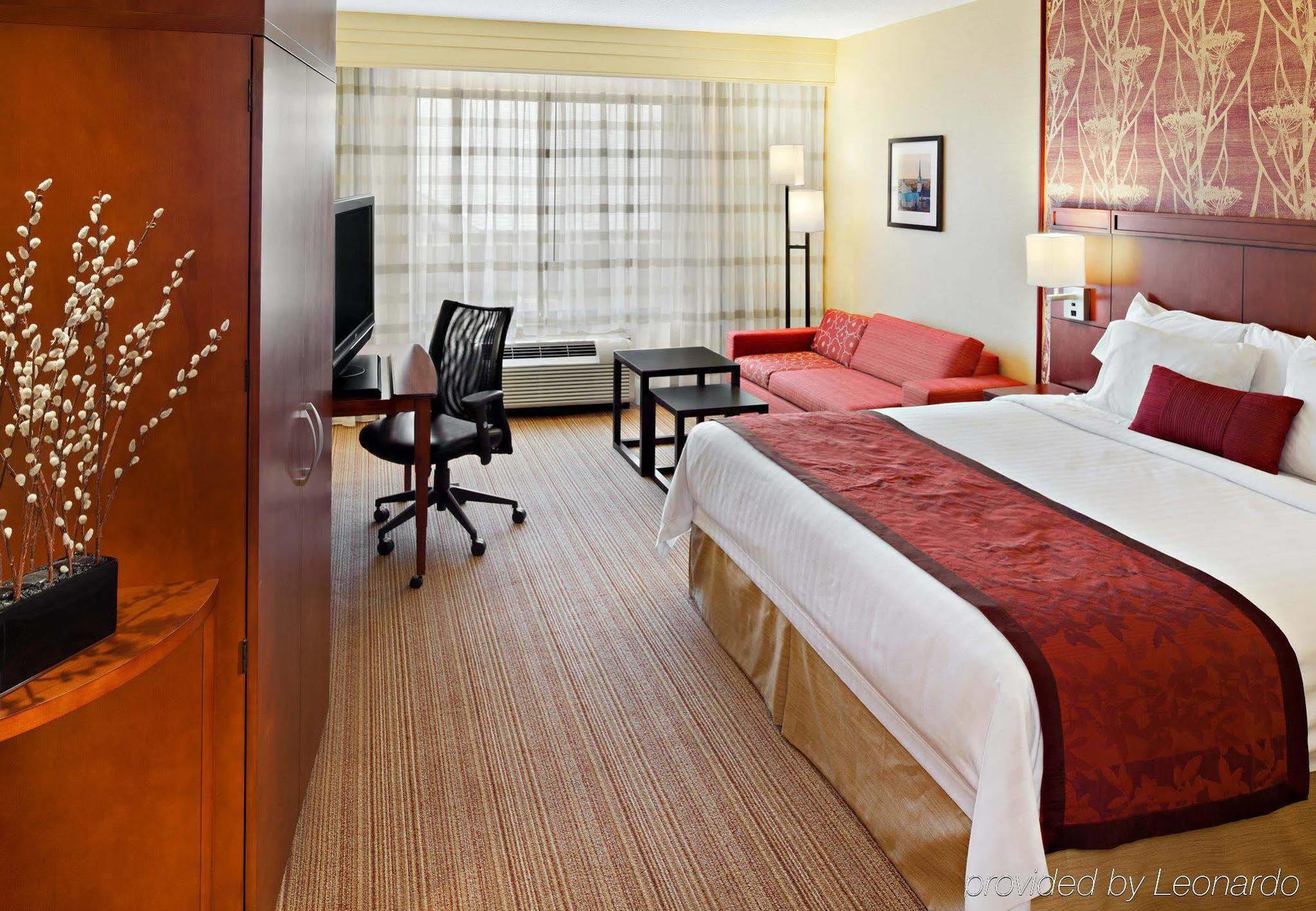 Hotel Courtyard Historic District 3*