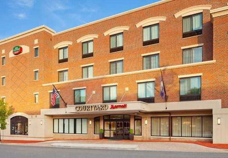 Courtyard Historic District Hotel