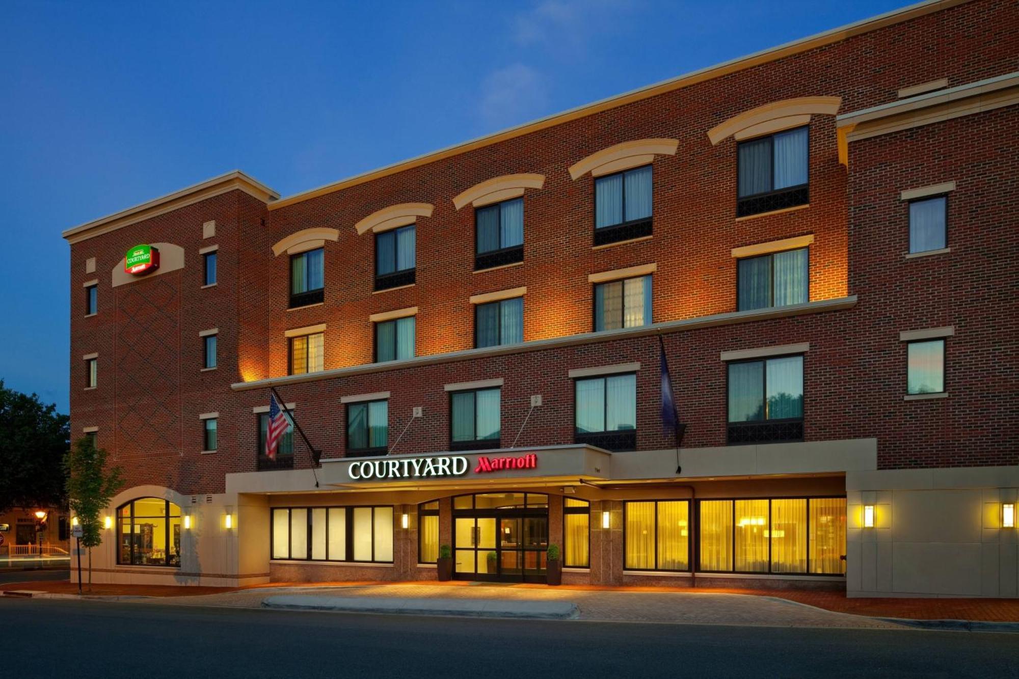 Courtyard Historic District Hotel 3*