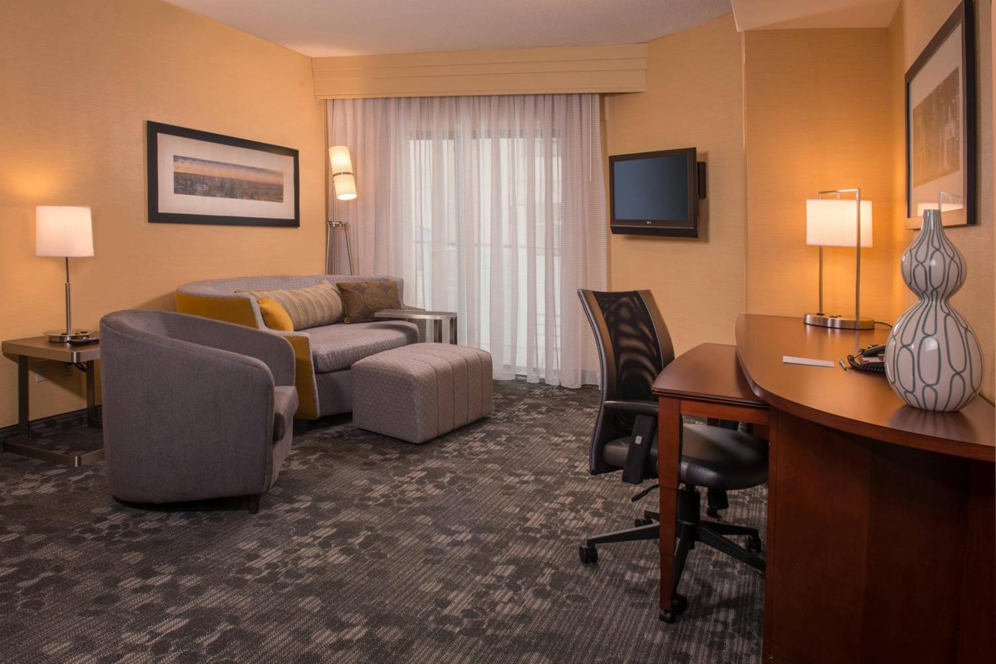 Courtyard Historic District Hotel 3*